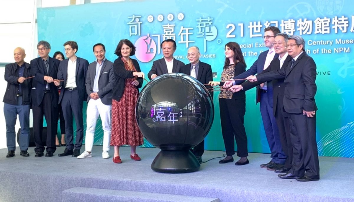 ▲奇幻的嘉年華特展，在故宮院長吳密察及嘉義縣翁章梁縣長等人一起啟動。（圖／記者陳惲朋攝）