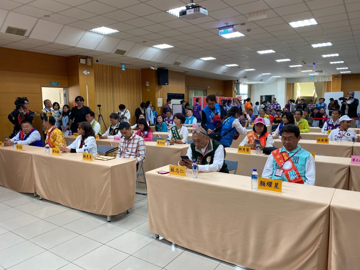 ▲台南市區域立委18日上午進行號次抽籤，台南6個選區多達31人登記，為歷來參選人數最多。（圖／記者陳聖璋攝，2019.12.18）