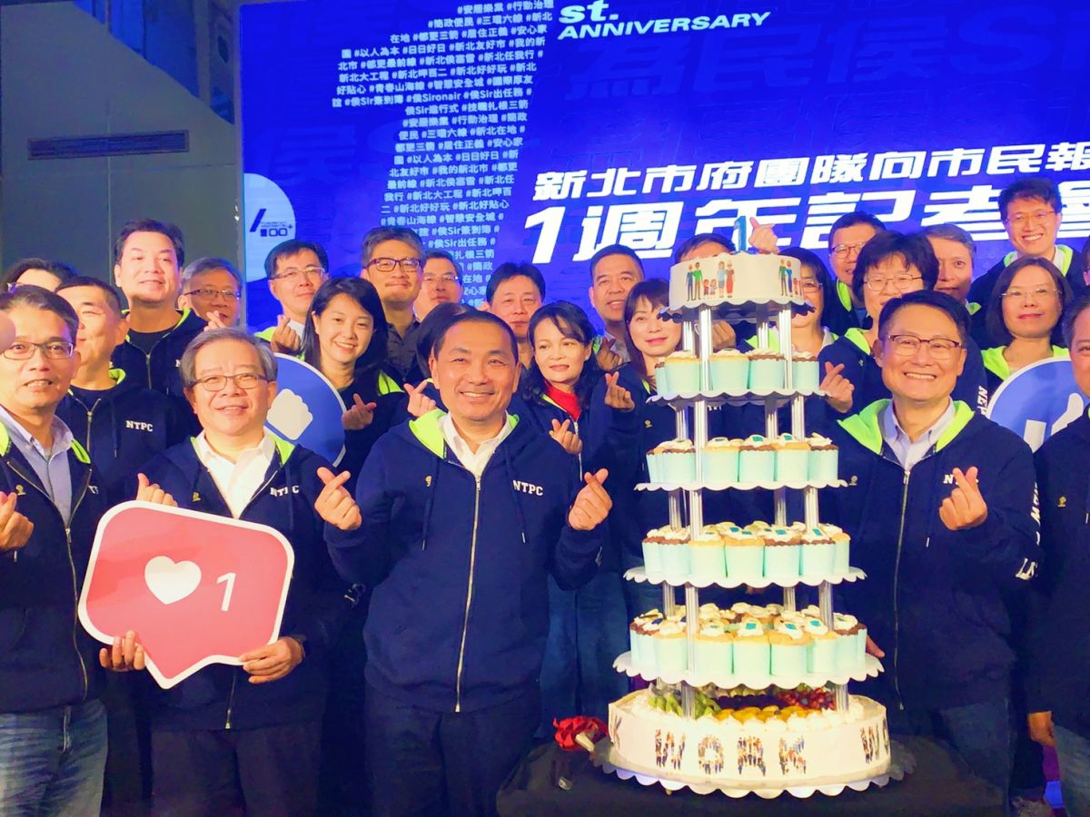 ▲新北市政府團隊自去年12月25日就職即將滿週年，今(18)日舉辦「為民侯Sir-向市民報告」執政周年記者會。（圖／記者宋原彰攝，2019.12.18）
