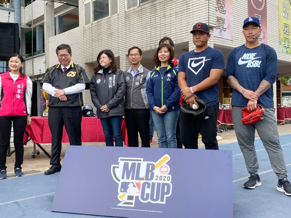 ▲郭泓志、朱立人也勉勵在場的小球員，認為在少棒階段除了基本訓練，熱身，最重要的心態是打棒球、玩棒球，開心打球就好，保持夢想。（圖／記者李春台攝, 2019.12.18）