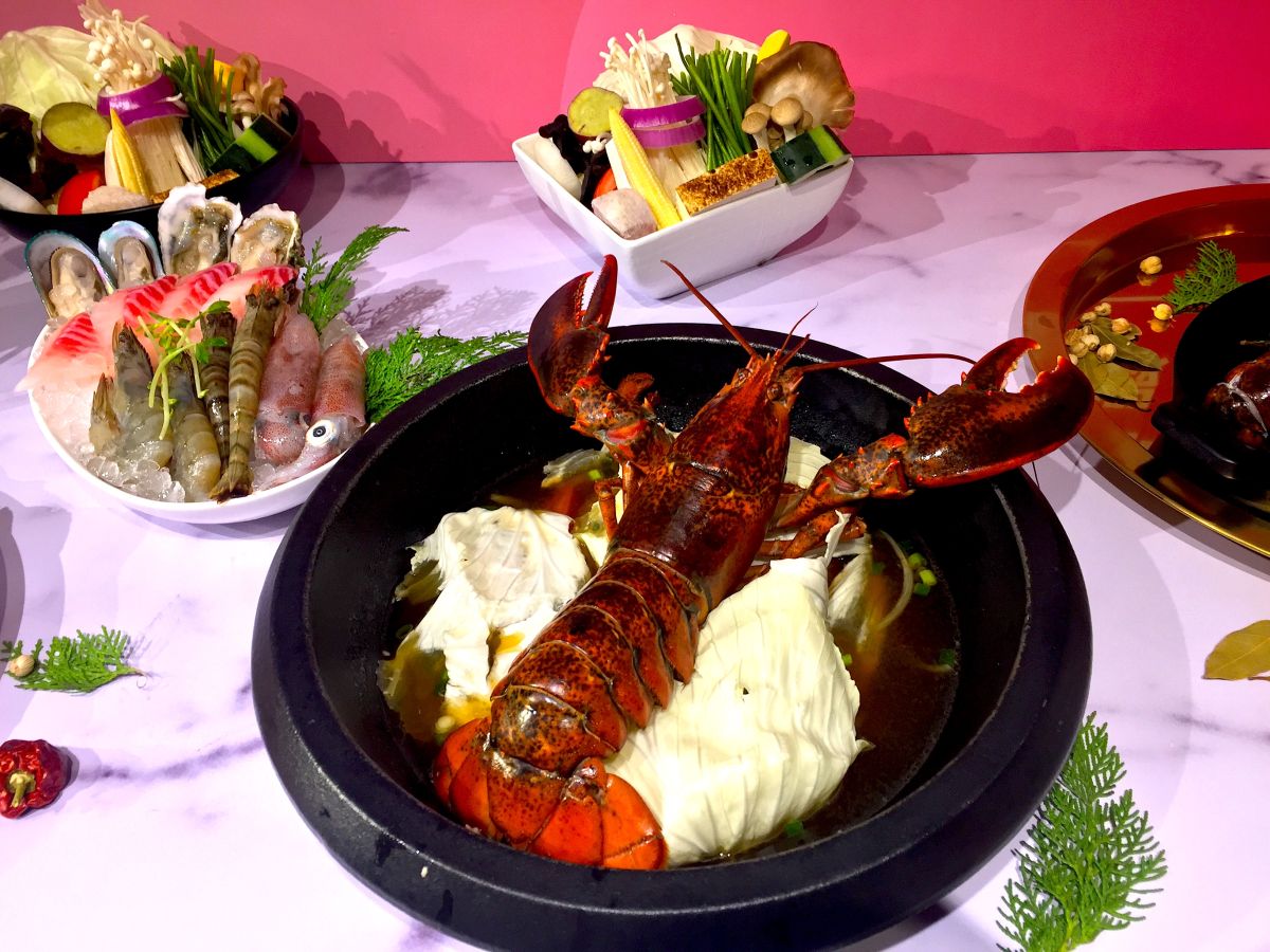 ▲知名連鎖火鍋品牌今（18）日舉辦記者會宣告推出專屬火焰龍蝦石頭鍋，凡售出一份套餐即捐贈100元給伊甸基金會。（圖／記者黃仁杰攝,2019.12.18）