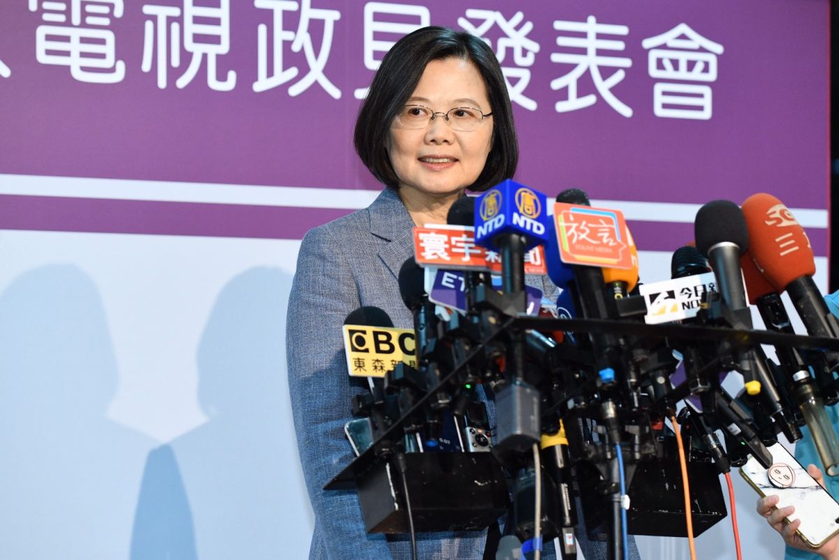 ▲蔡英文參加第15屆總統候選人第一場政見發表會後接受媒體聯訪。（記者／葉政勳攝）