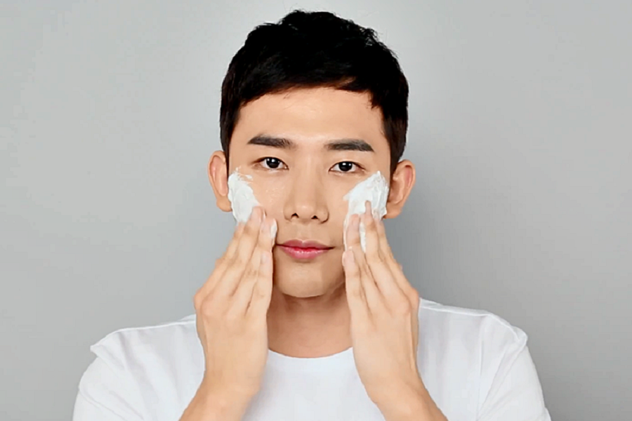 ▲男子鼻子長腫瘤誤以為是青春痘，長期拖延沒有就醫差點失明。（示意圖／翻攝網路）