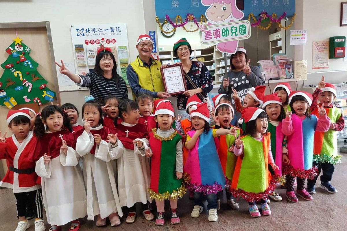 ▲善導幼兒園師生今日來到北港仁一醫院傳送佳音及歡樂。（圖／記者洪佳伶攝 ,2019.12.19）