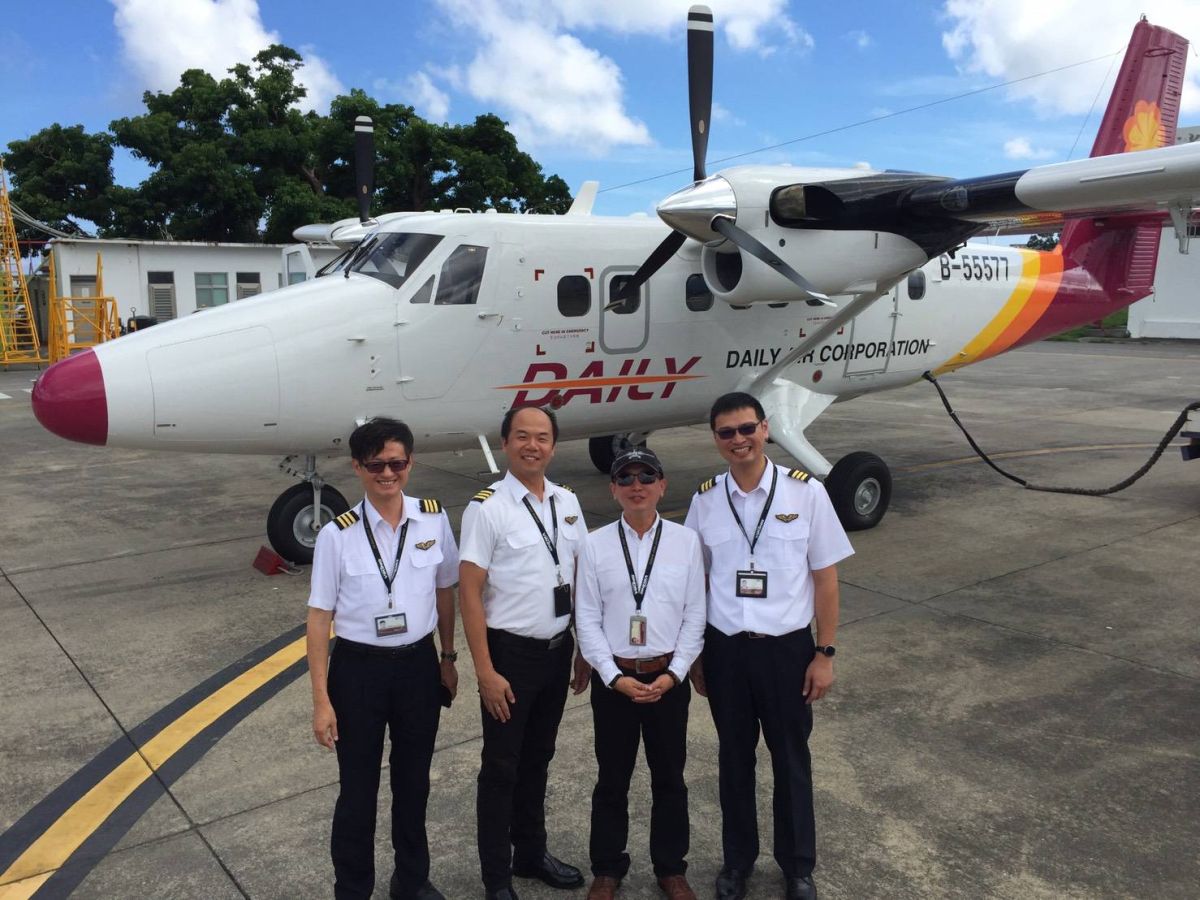 ▲德安航空與安捷飛航訓練中心合作，首度對外招募培訓機師，完成訓練後可成為 DHC6-400 機隊副駕駛員，每月薪資 14 萬元起跳。（圖／德安航空）