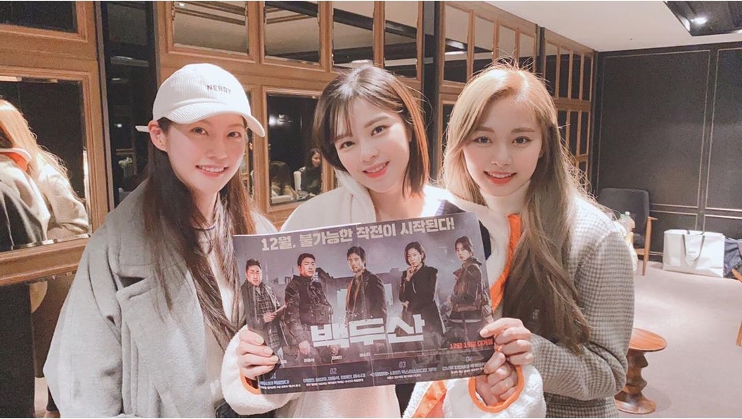 ▲子瑜與升妍、定延去看《白頭山：半島浩劫》。（圖／TWICE IG）
