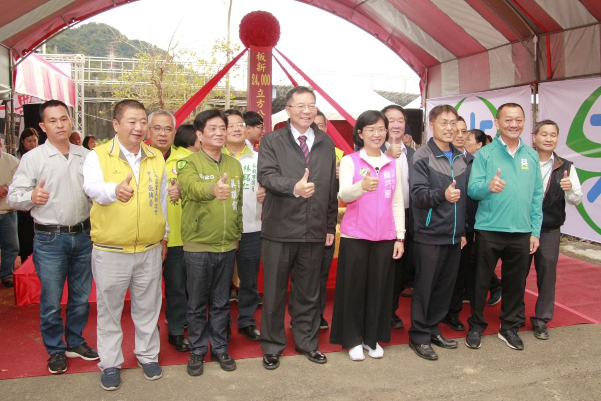 ▲新北市立委候選人吳琪銘、蘇巧慧今（19）日參與由經濟部台灣自來水公司總經理胡南澤主持「板新2.4萬噸清水池開工典禮」。（圖／吳琪銘辦公室提供）