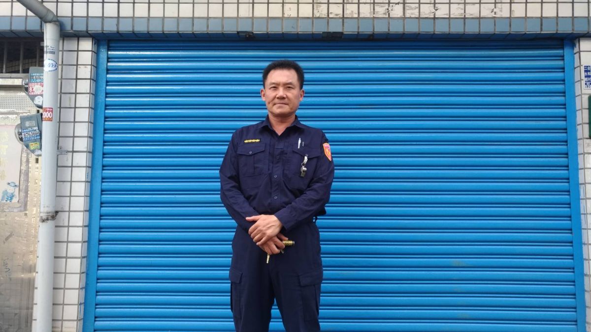 ▲社頭分駐所巡佐董浩合休假正準備載妻子出門走走，顧不得妻子還在車上，穿梭巷弄飆車追捕已久的通緝犯5分鐘。（圖／記者陳雅芳翻攝，2019.12.19）