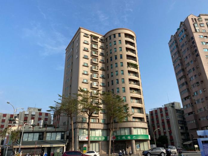 長榮中學校長官邸位於這棟大樓的四樓，市值約４千多萬元