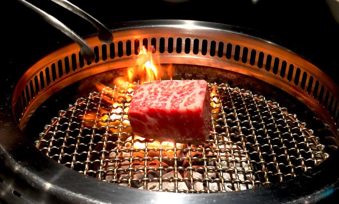 ▲台灣老牌鐵板燒餐廳除了主打和牛料理，也規劃了全新概念的「割烹鐵板燒」，煎、煮、蒸、烤、炸5大烹飪手法一次品嚐。（圖／記者黃仁杰攝）