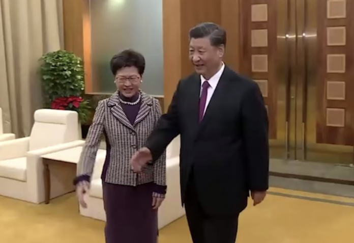 ▲中國國家主席習近平在澳門接見香港特首林鄭月娥。   （圖／翻攝RTHK影片）