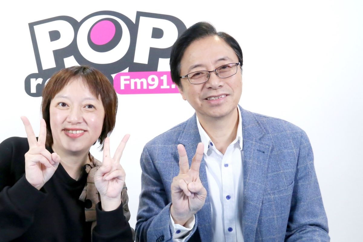 前行政院長張善政、主持人邱明玉。( 圖 / POP廣播提供 )