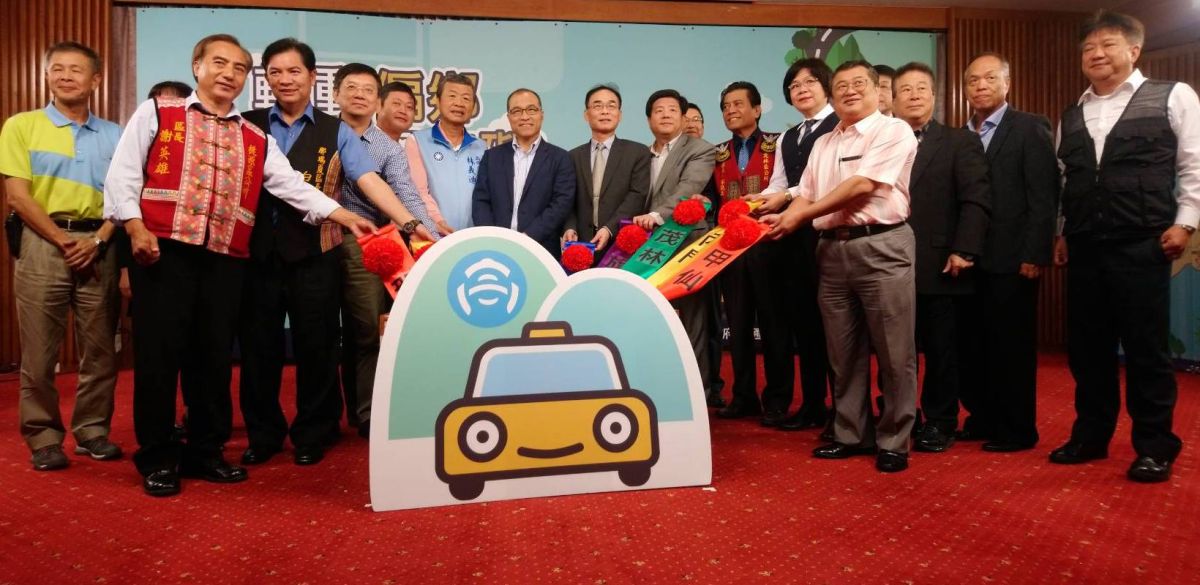 ▲高雄市政府交通局深入偏鄉地區，推動公車式小黃服務，共新闢23條服務路線，縫合了城鄉交通間隙，落實高雄一家理念。(圖／記者黃守作攝，2019.12.20) 