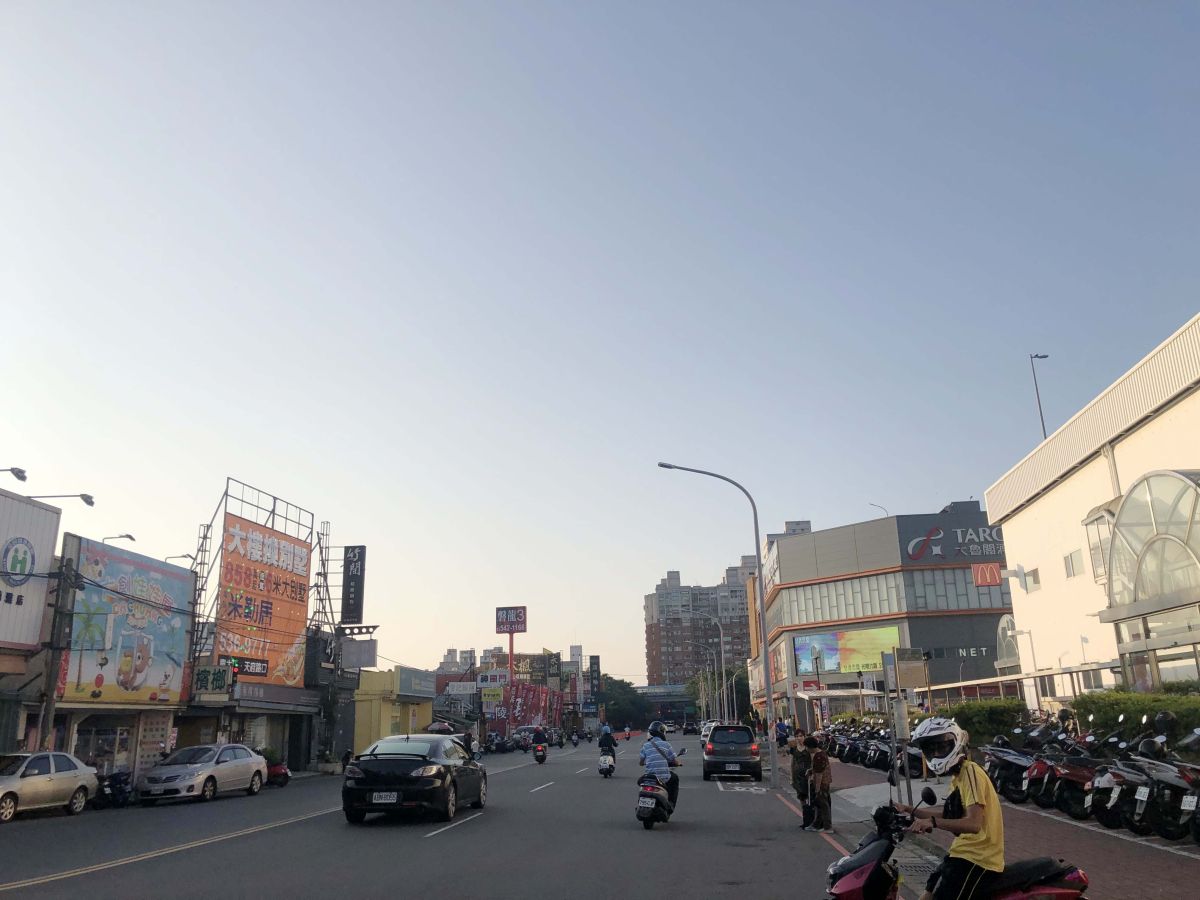 ▲新竹市湳雅街周邊店家密集，除有大潤發，還有大魯閣廣場。（圖／信義房屋提供）