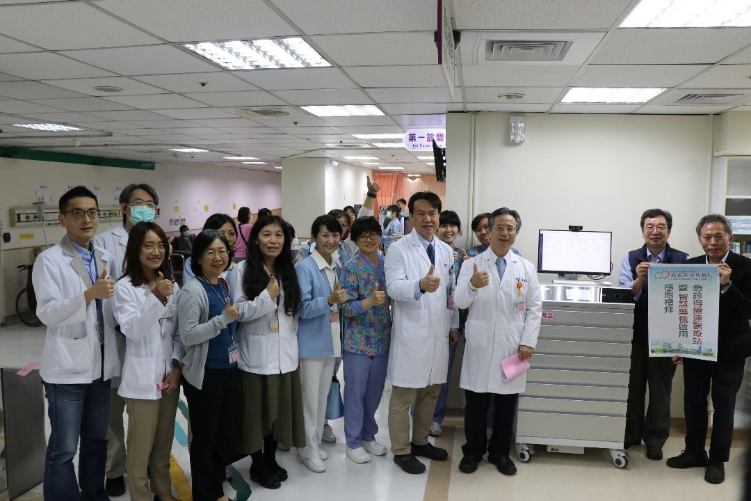 嘉基引進「智慧藥櫃」與「得療速醫護站」，讓就醫病人獲得適切醫療照護品質。〔圖／嘉基提供2019.12.20〕