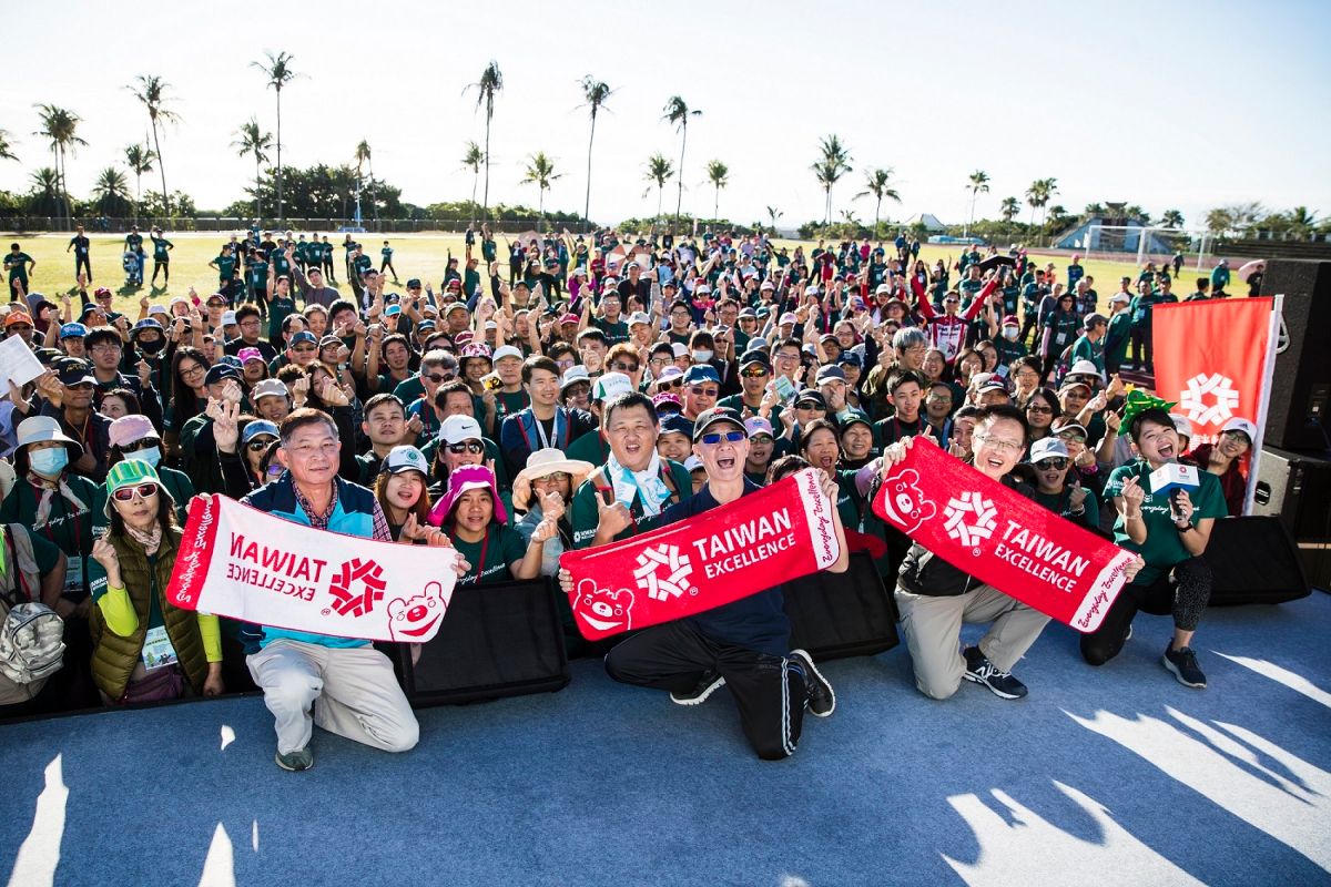 ▲貿協21日於花蓮舉辦台灣精品聖誕健走活動，吸引1,400人參與。（圖／外貿協會）