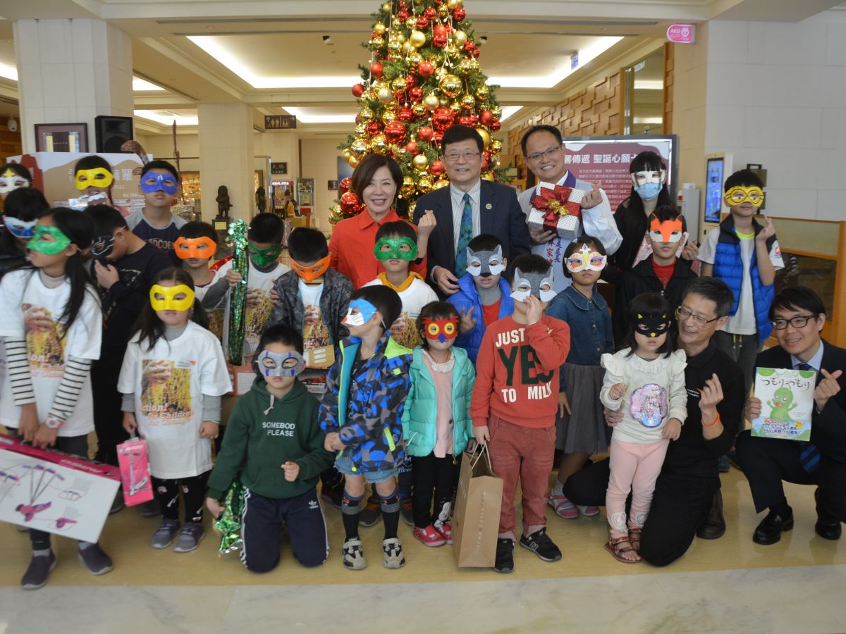 ▲趕在平安夜前舉辦的善心禮贈禮儀式。（圖／記者郭政隆攝影2019.12.21）