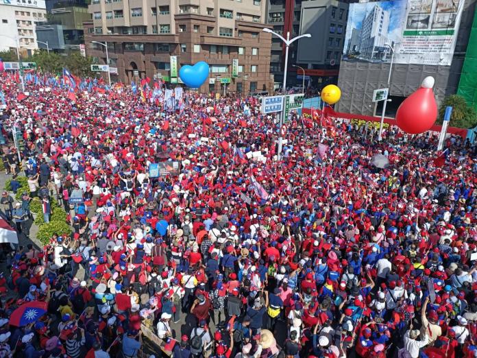 韓國瑜競選辦公室估計，約有35萬人參與挺韓遊行。 (圖/韓國瑜競選辦公室提供)
