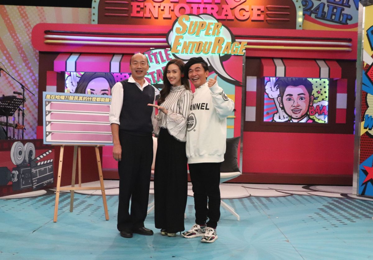 ▲韓國瑜、吳宗憲和吳姍儒開心合影。（圖／中天）