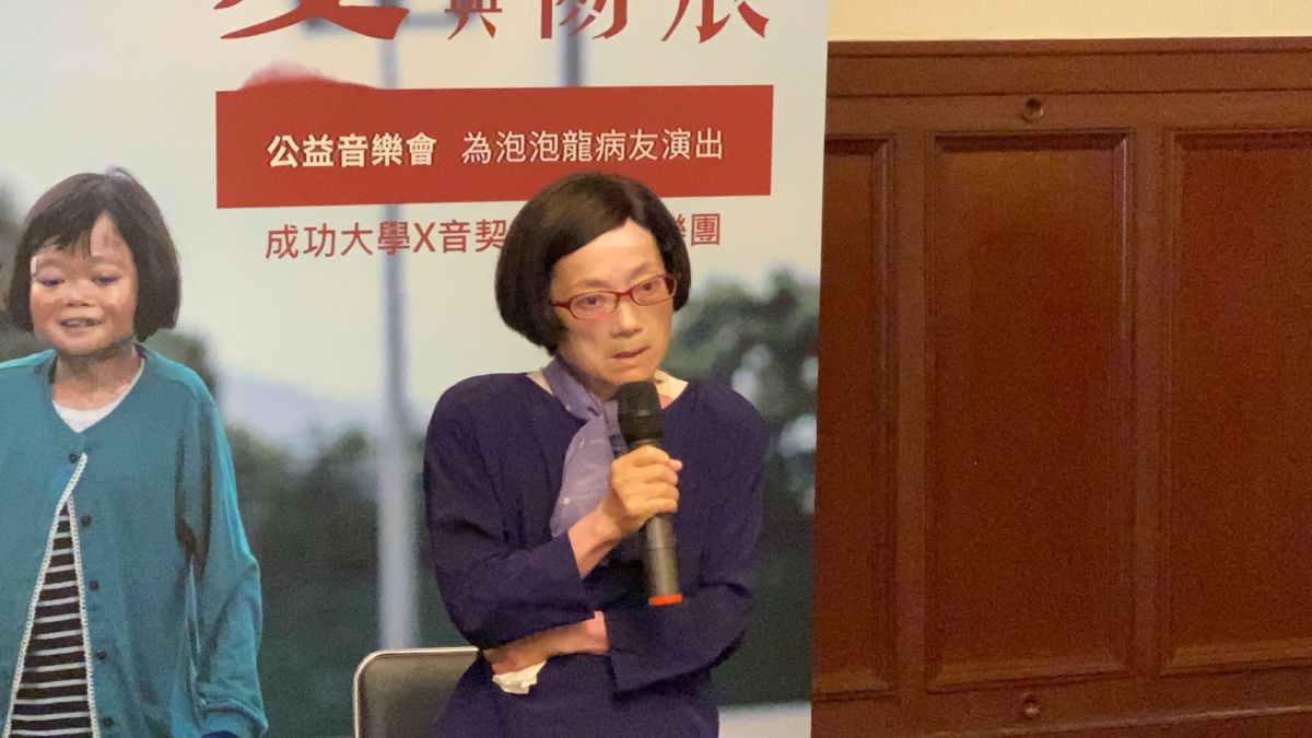 ▲從出生至今61個年頭，病友李小姐至今仍每天受罕見泡泡龍病折磨。（圖／記者陳聖璋攝，2019.12.23）