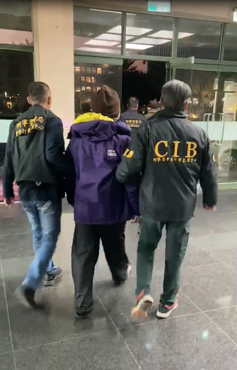 ▲刑事局中打中心逮捕李姓大姊頭等5嫌移送法辦（圖／警方提供）
