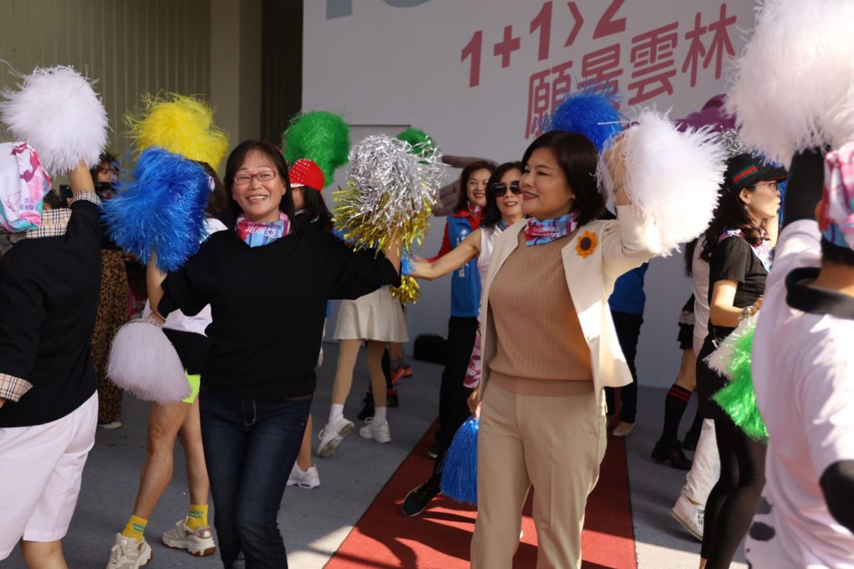 ▲立法委員候選人謝淑亞與縣長張麗善走上紅地毯。（圖／記者蘇榮泉攝，2019.12.23）