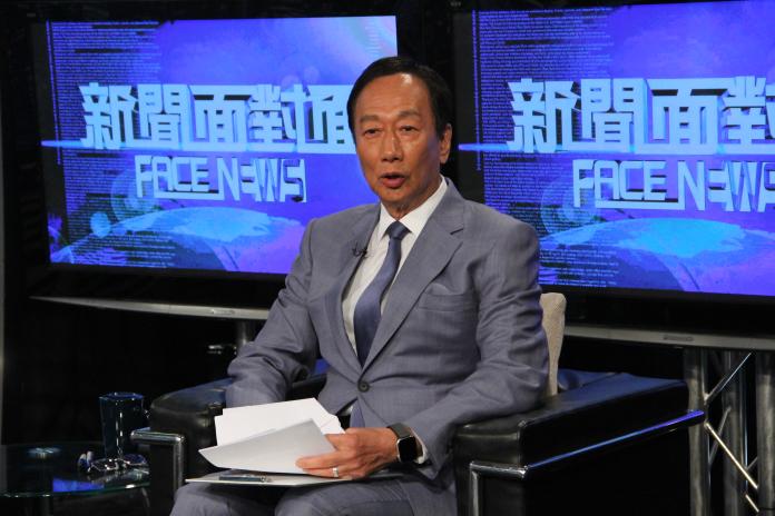 鴻海集團創辦人郭台銘接受政論節目《新聞面對面》專訪。