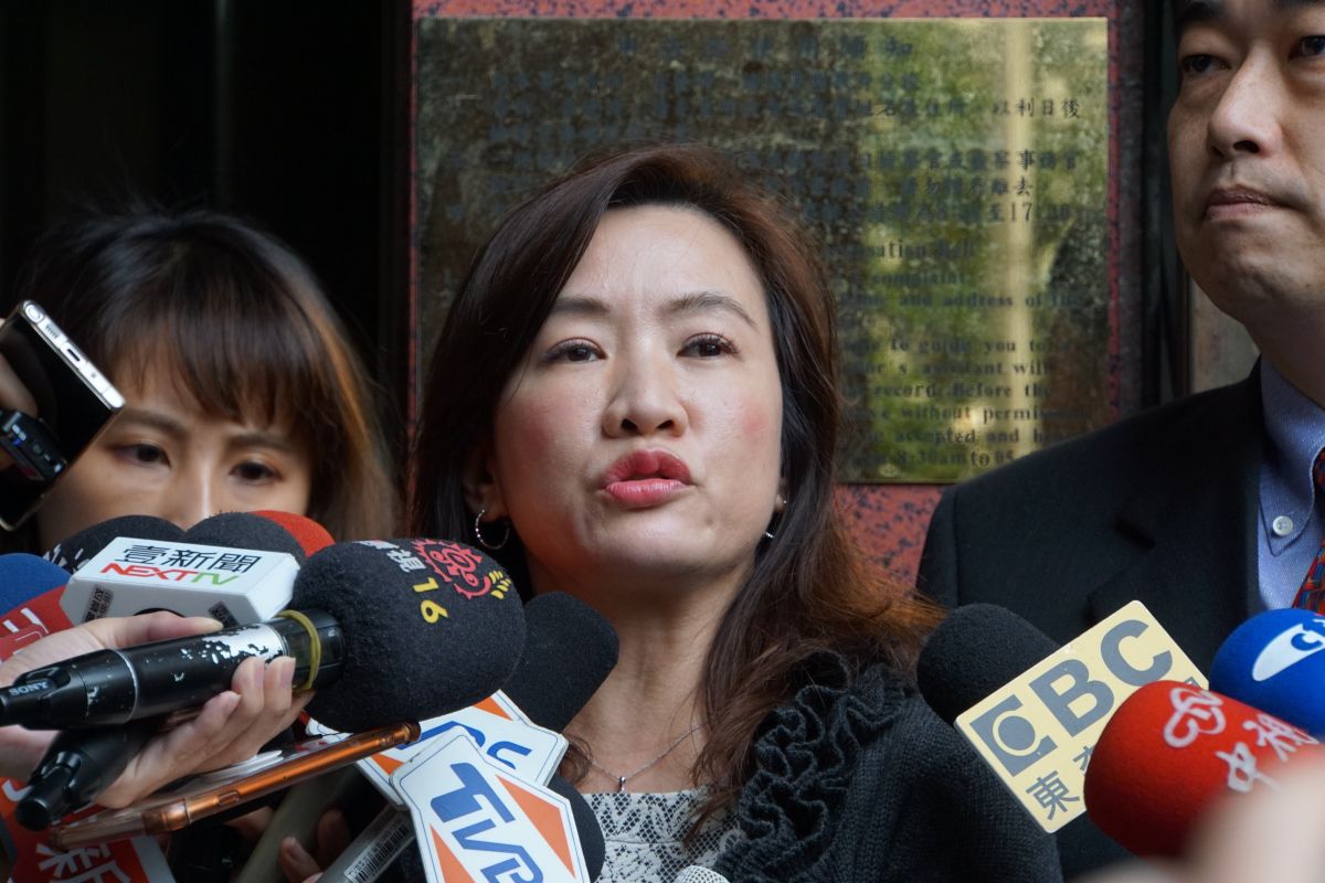 ▲韓國瑜抱嬰引發風波，競辦總發言人王淺秋對「打馬悍將粉絲團」、「只是堵藍」等臉書粉絲團流傳惡意謠言，以及媒體提告。（圖／記者呂炯昌攝, 2019.12.24）