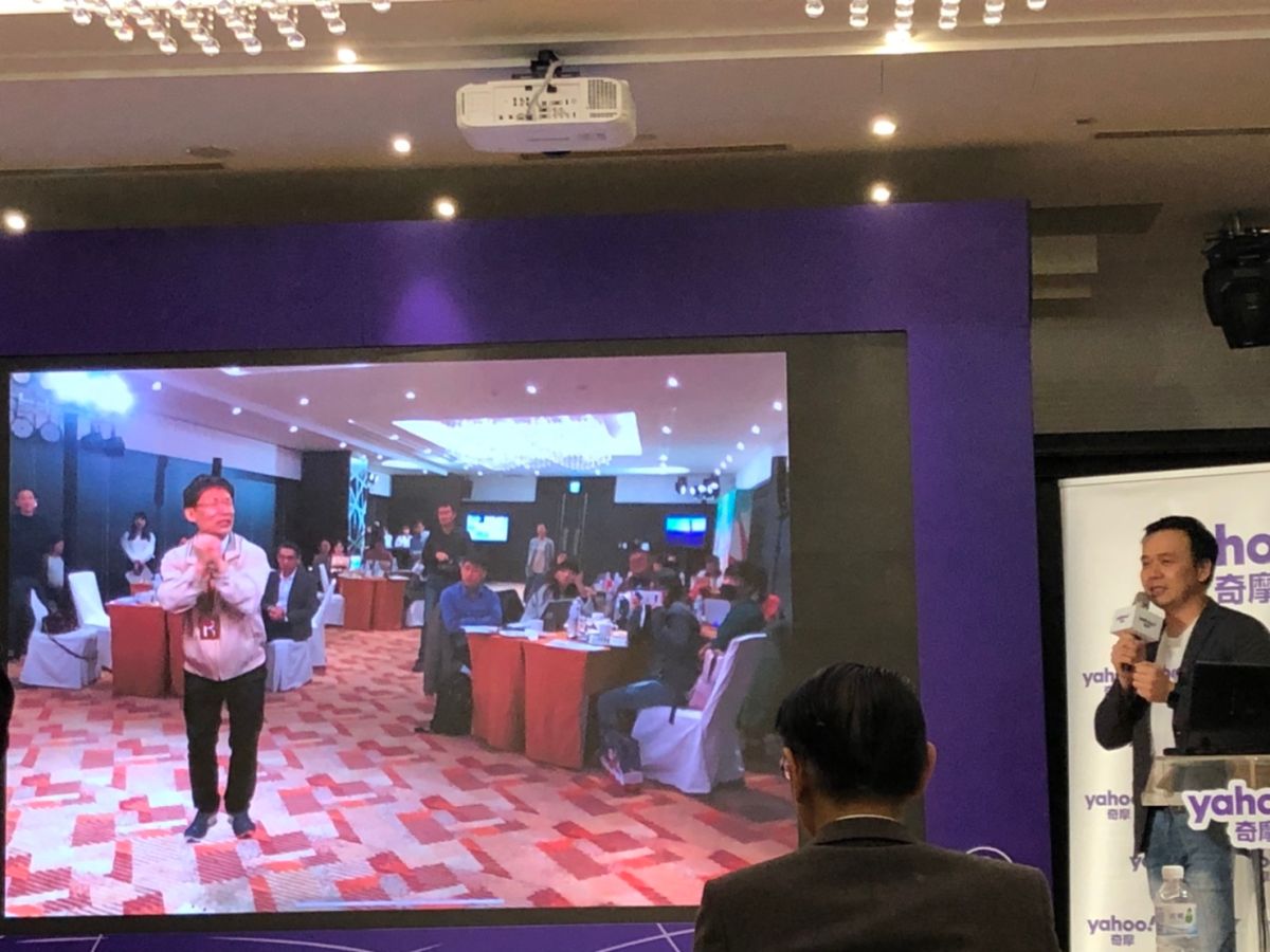 ▲Yahoo TV運用XR技術發展VR/360、TV AR等創新內容呈現形式，郭子乾《鄉民大會》。（記者趙毓琪攝）