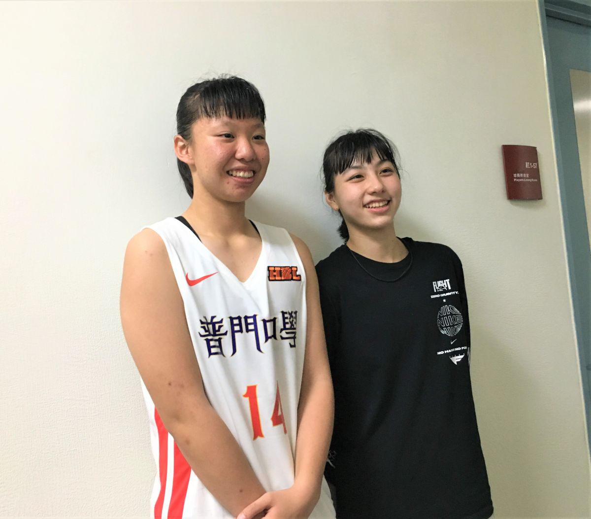 ▲HBL12強賽，普門中學温雅云(左)、陳芷英。（圖／鍾東穎攝 ,2019.12.24）
