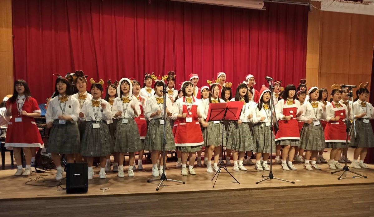 ▲有朋自遠方來不亦悅乎！來自日本的太子高校合唱團用音樂與盲生交流，氣氛歡樂溫馨。（圖／金武鳳攝，2019.12.24)