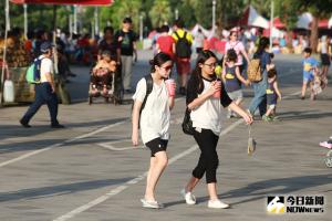 ▲中央氣象局統計，截至 12 月 23 日止，全台平地 13 個氣象站測得平均溫度為 24.55 度，有機會創下歷史新高。（圖／NOWnews資料圖片）