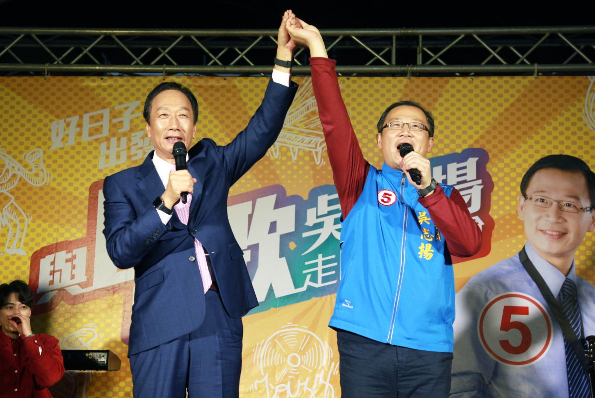 ▲郭台銘扮演聖誕老人為吳志揚拉票，說吳算是他第一位站出來相挺的人，不是因為兩人的交誼，是因為吳的能力應該被看見。（圖／記者李春台攝, 2019.12.24）