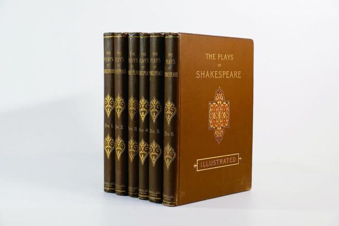 誠品古書拍賣馬拉松　百年莎士比亞集、老夫子手稿在列