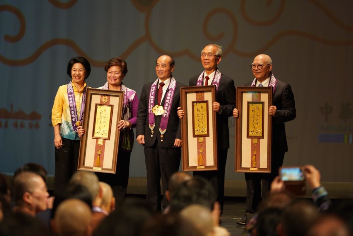 ▲前立法院長王金平（中）25日出席世界宗教聯誼會，表達反對倉促修訂反滲透法立場。（圖／王金平辦公室提供, 2019.12.25）