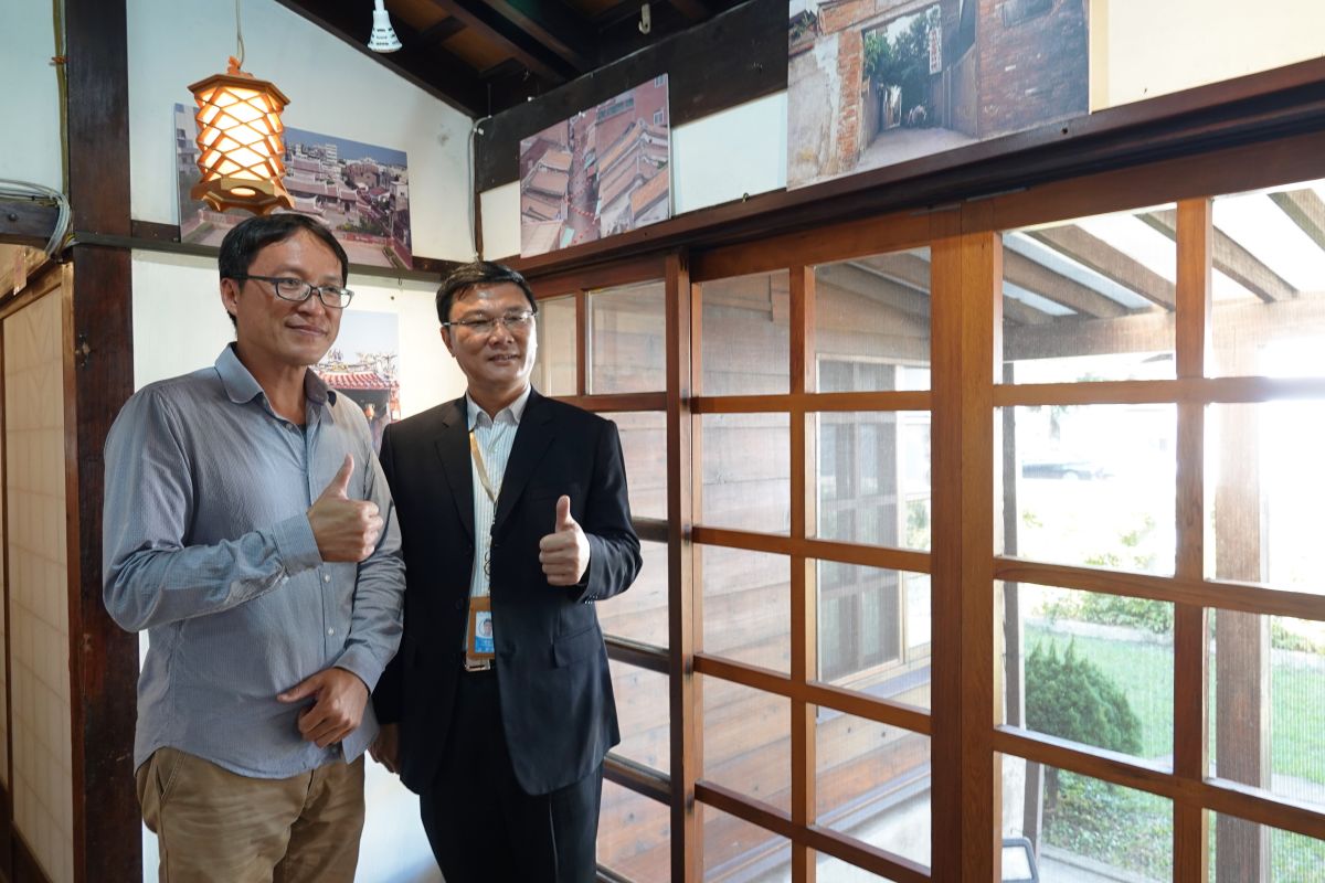 ▲鹿港鎮長許志宏、文史工作者陳仕賢，邀請大家來鹿港鎮史館參觀「鹿城印記 陳仕賢影像展」。（圖／記者葉靜美攝，2019.12.26）