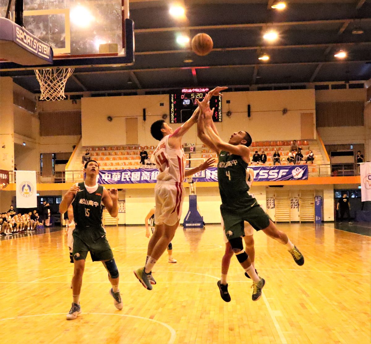 ▲HBL12強賽，松山高中許浩翔(4號)。（圖／鍾東穎攝 ,2019.12.26）