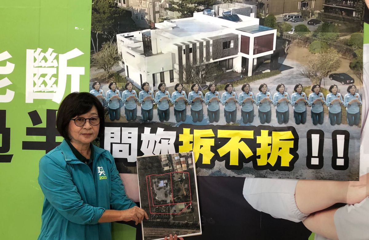 ▲立委候選人蘇治芬公開質問自上週張麗善縣長跪地自清，但是否拆除違法農舍。（圖／記者蘇榮泉攝，2019.12.26）