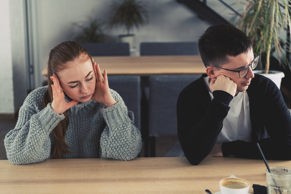  ▲沒有人喜歡被誤解，可是感情中相處的情況，難免會發生這種事，可以看太陽跟火星，了解當你被誤解時，你會怎麼反應？（圖／Shutterstock）