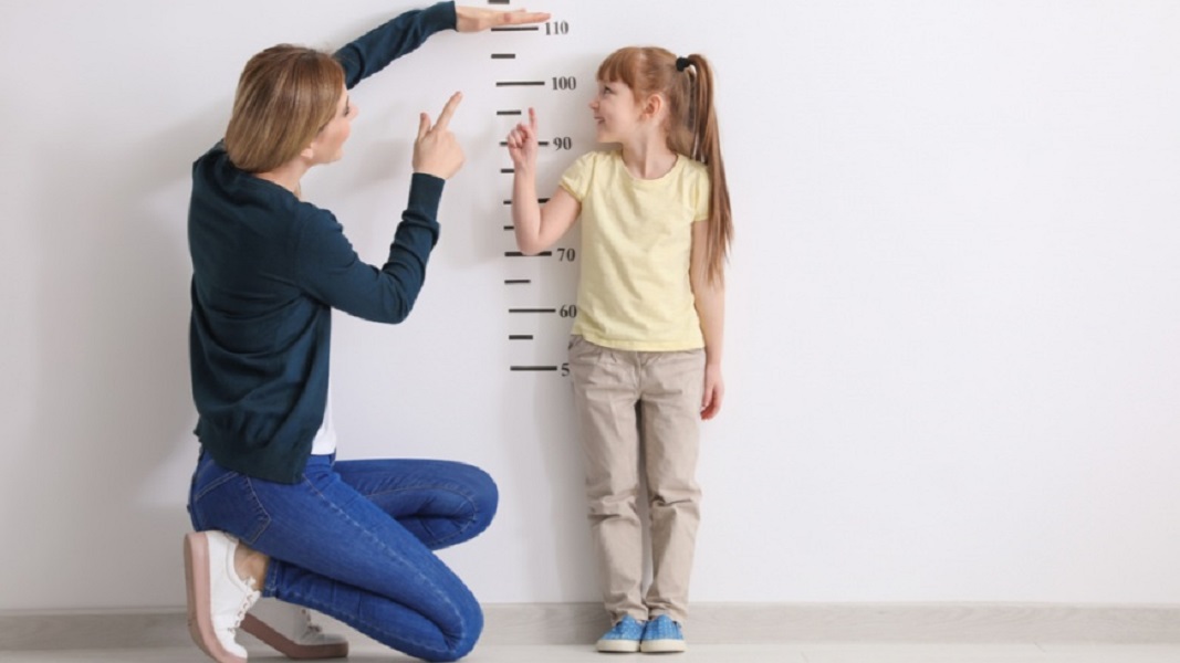 ▲擔心小孩「性早熟」，名醫破解4大迷思，建議減少攝取雞身上「3部位」。（示意圖／ShutterStock）