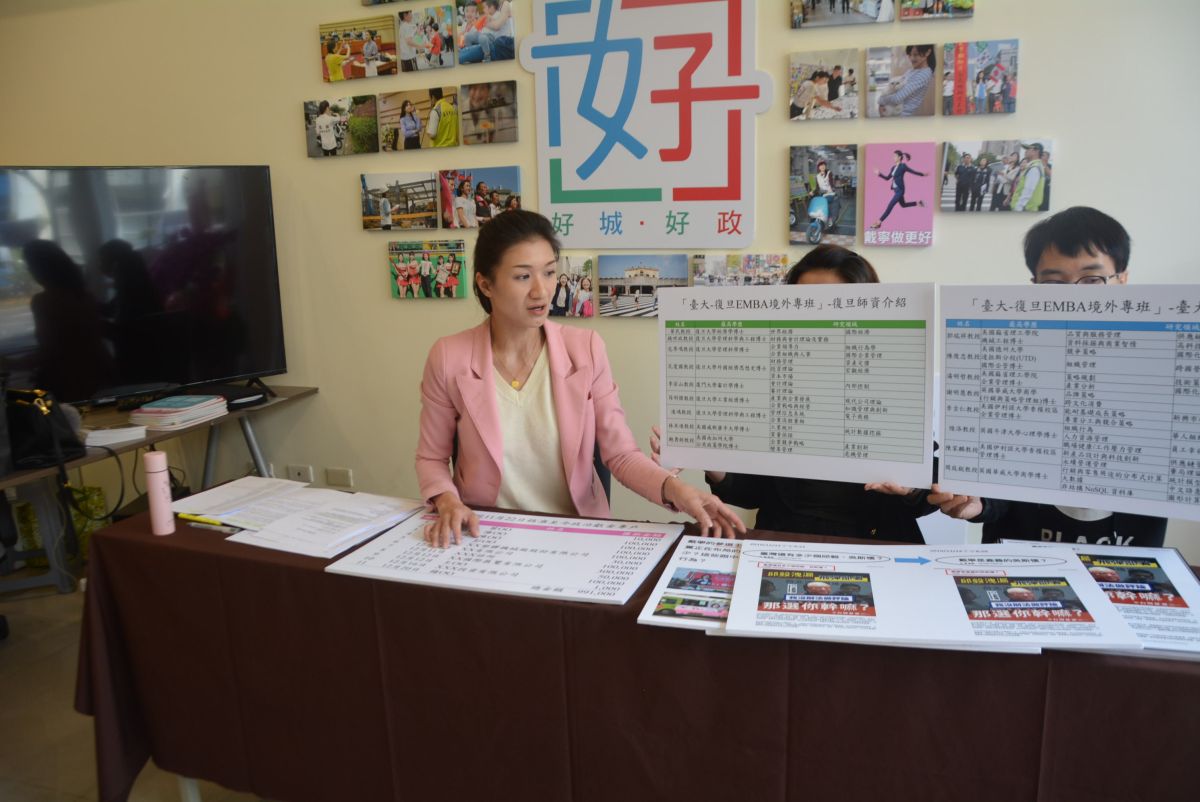 ▲戴寧召開記者會，澄清她遭網路抹黑親中。（圖／記者郭政隆攝影2019.12.27）