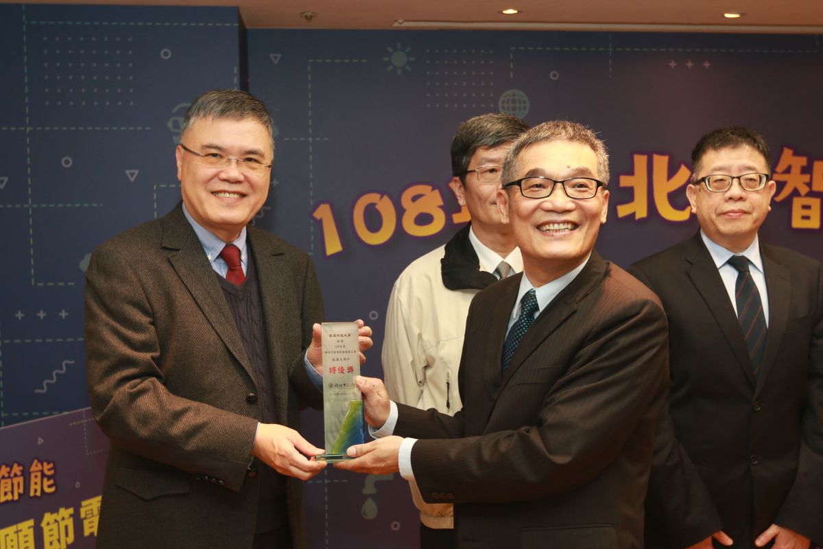 ▲右為致理科大主任秘書張立，左為新北市經發局副局長黃正誠。（圖/致理科大提供）