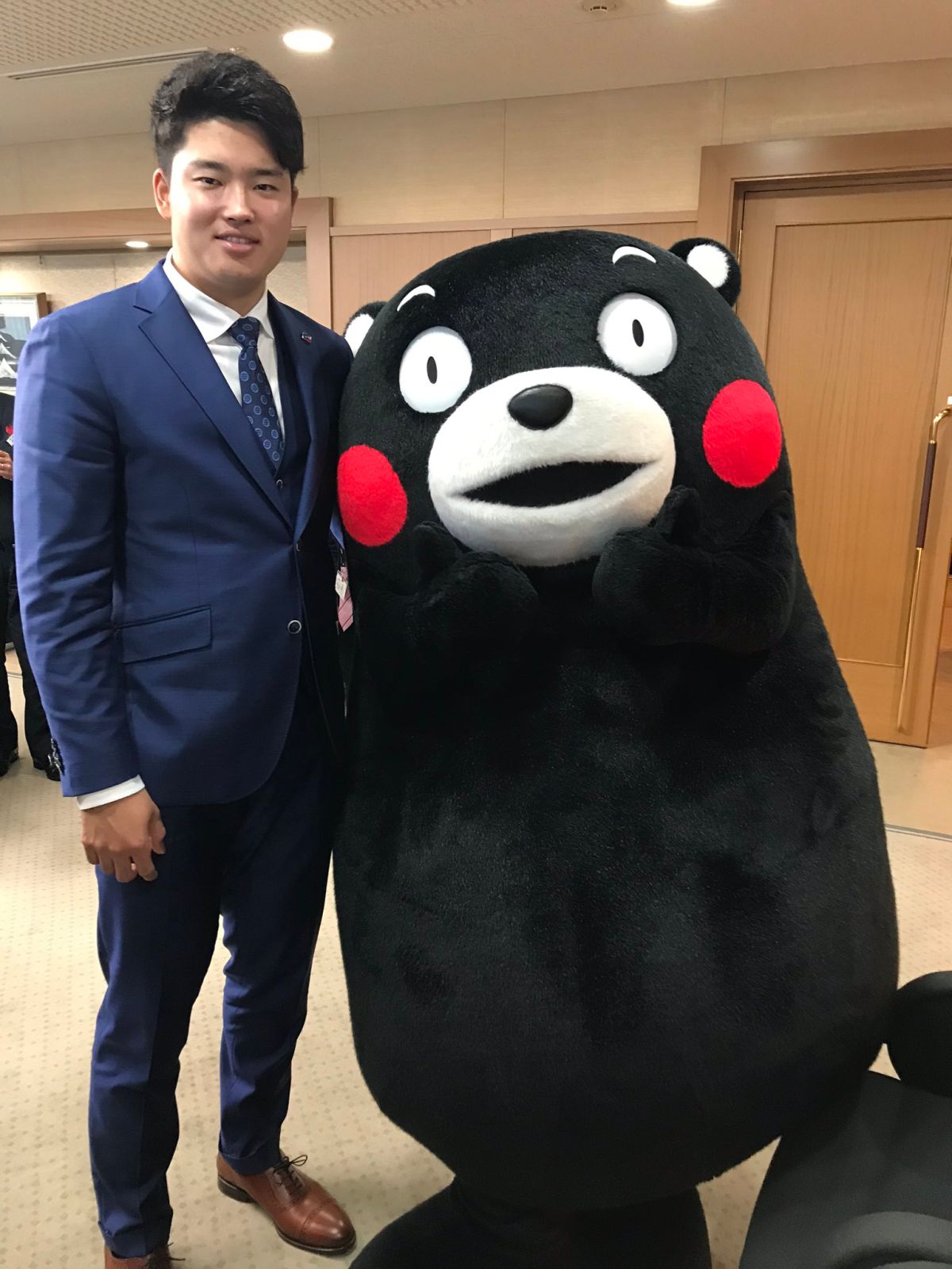 村上宗隆開轟修復熊本城。（圖／取自養樂多官網）