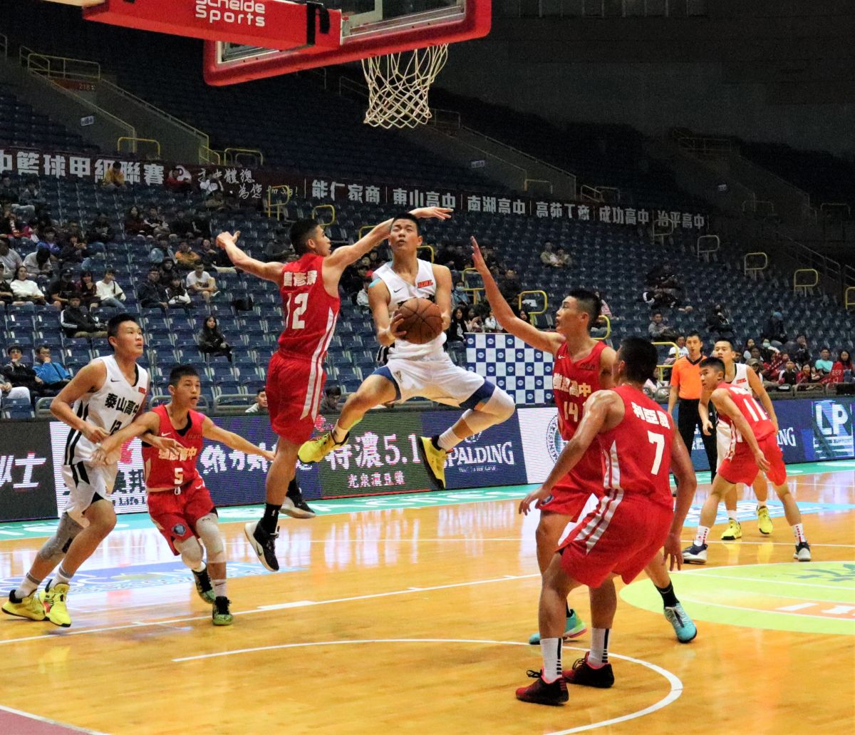 ▲HBL12強賽，泰山高中陳禹劭(8號)。（圖／鍾東穎攝 ,2019.12.27）