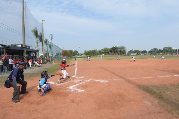 ▲田中高中景崧文化教育園區棒壘球場將成為各級棒球隊的「主場」，讓棒球教育向下扎根。（圖／記者陳雅芳攝，2019.12.28）