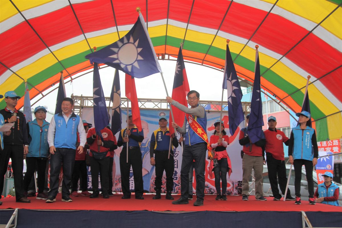 ▲國民黨提名立委候選人黃啟嘉今在玉里成立服務處，南區議員幾乎全數到齊，為黃啟嘉站台。（圖／記者鄭志宏攝）