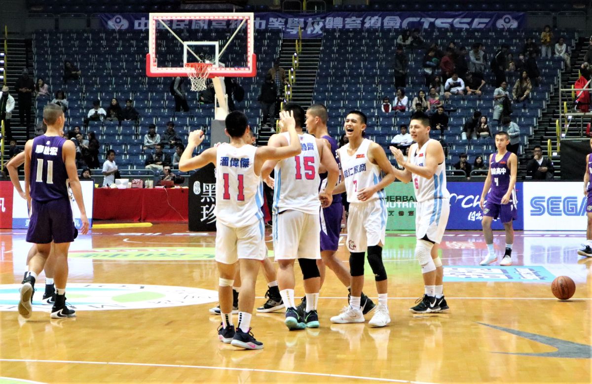 ▲HBL12強賽，能仁家商擊敗東山高中，攜手提前晉級8強（圖／鍾東穎攝 ,2019.12.28）
