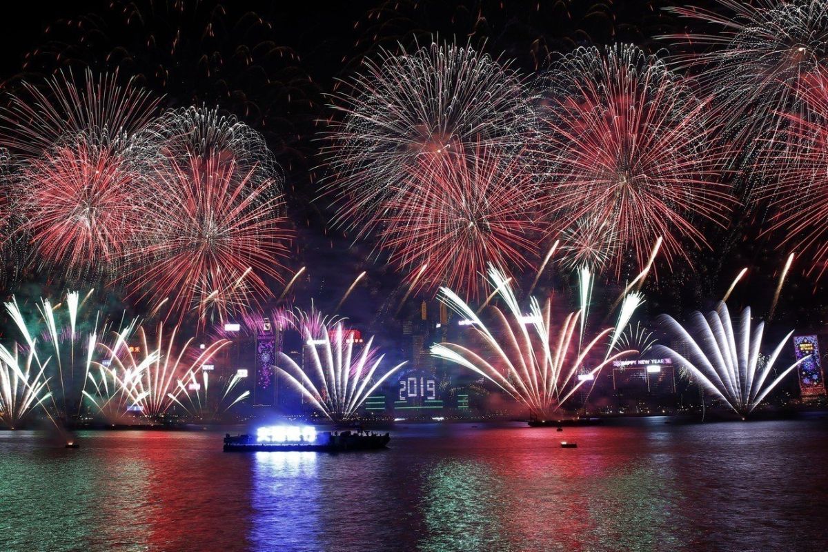 ▲香港維多利亞港跨年煙火，是亞洲地區最知名的煙火秀之一。（圖／美聯社／達志影像）