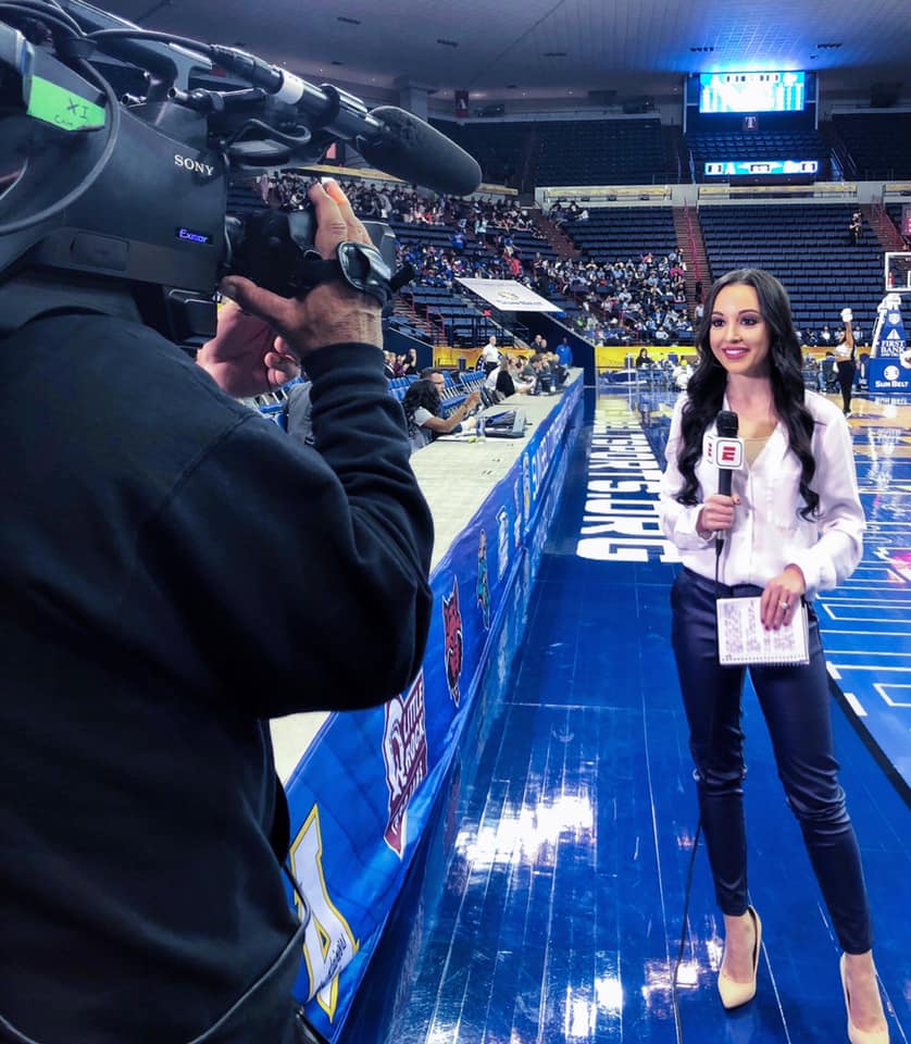 Carley Ann McCord負責紐澳良體育新聞。（圖／取自Carley Ann McCord臉書）