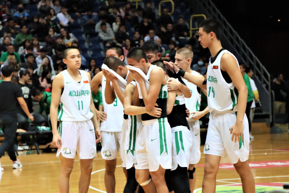 ▲HBL12強賽，松山高中無緣8強賽後球員落淚。（圖／鍾東穎攝 ,2019.12.29）
